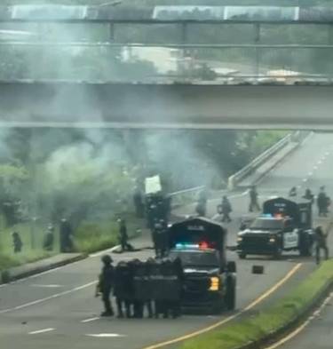 La policía reprimió a los manifestantes que habían cerrado la vía en el área de Viguí.