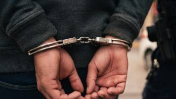 La Fiscalía sustentó la detención provisional en el riesgo de fuga, peligro de destrucción de pruebas y riesgo para la víctima.