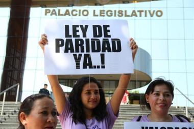 El Senado aprueba la ley de paridad democrática en el Día Internacional de la Mujer en Paraguay.