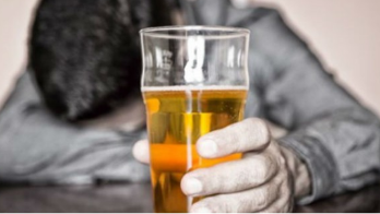 ¿Agua fría, sancocho, cerveza?, aprende a combatir la resaca