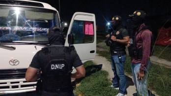 Tras el despliegue policial, las coasters fueron puestas a disposición de las autoridades competentes.