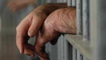 Después del terrible ataque fue llevado al hospital y lo incapacitaron por dos meses. Los condenaron a siete años de prisión.