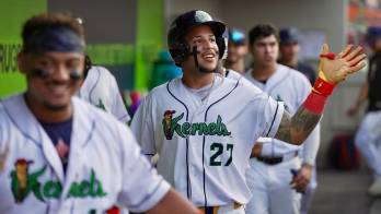 Eduardo Tait de los Cedar Rapids Kernels.