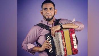 Dionis Herrera anunció su salida de ‘El Poder Musical’, mientras los seguidores del conjunto se preguntan quién será el próximo encargado de hacer sonar el acordeón.