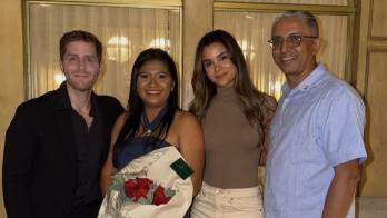 Mayer Mizrachi, Rosa Beatriz y su esposo compartieron una cena llena de sorpresas, regalos y la inesperadamente visita de la presentadora Clarissa Molina. Redes Sociales/@mayermm