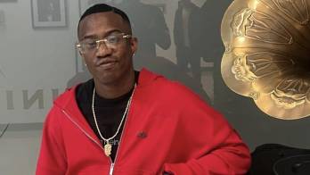 El cantante Barbel da el palo: firma internacional tras un 2025 polémico.