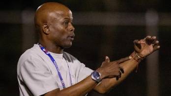 Jorge Dely Valdés al frente de los ‘Monjes’