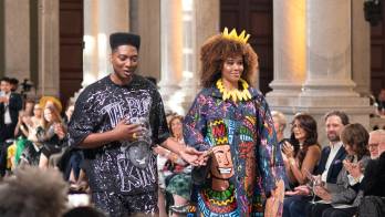 Jean Decort brilló en la histórica pasarela celebrada en la Biblioteca del Congreso de Estados Unidos, donde presentó su colección “Raíces Ancestrales” SS27 inspirada en la herencia cultural afrodescendiente.