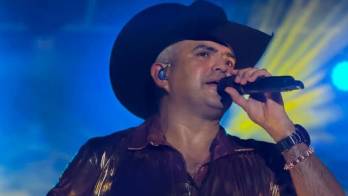 El exitoso concierto de Jessi Uribe en Chiriquí terminó envuelto en controversia cuando algunos asistentes cuestionaron la espera para ver al acordeonista, quien asegura que cumplió con el horario pactado.