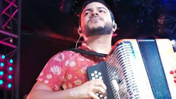 La publicación de Maykol Cárdenas superó los 400 comentarios y puso a artistas y seguidores a debatir sobre si la fama y la infidelidad realmente van de la mano.