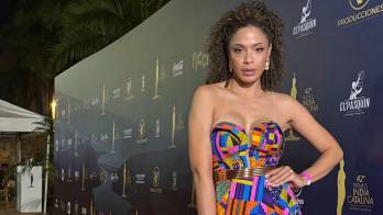 Katia Semacaritt brilló en la alfombra roja de los Premios India Catalina en Cartagena, donde destacó con un look que resaltó sus raíces y su proyección internacional en el audiovisual.