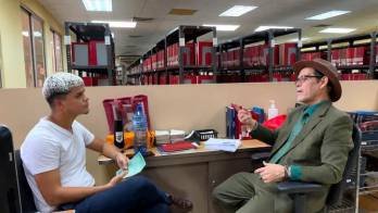 Ah Chong: El profe del sombrero que quiere el puesto de rector
