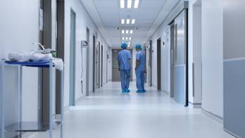 Su salud empeoró aceleradamente, lo que obligó a su familia a trasladarla de emergencia a un hospital, estaba con una máscara de oxígeno . Le amputaron sus dos piernas y un brazo.