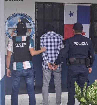 Los dos ciudadanos fueron detenidos por la Policía Nacional.