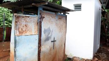 Enfermedades y muertes, consecuencias de la falta de baños dignos