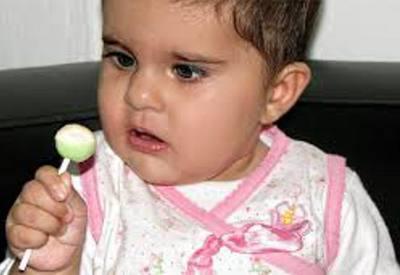 Crean caramelos con sabor a leche materna