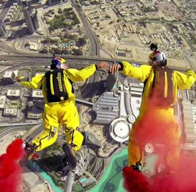 Saltan desde 828 metros de altura