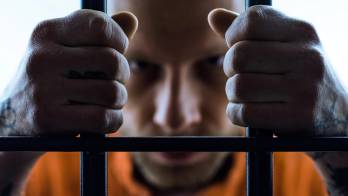 Tras cometer el macabro crimen, el asesino se entregó a la policía y confesó su crimen