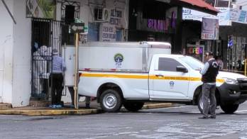 La escena del crimen en un restaurante de David quedó bajo resguardo policial tras el ataque que acabó con la vida de una mujer de 41 años.