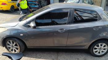 Auto utilizado por los homicidas para escapar de la escena. Policía incautó armas de fuego