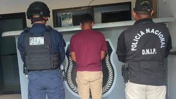 Los detenidos y los artículos confiscados quedaron a órdenes de las autoridades competentes