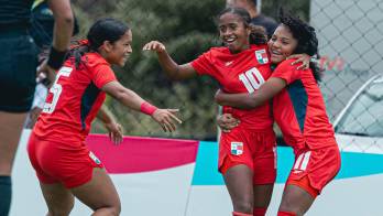 Shaday Mow celebrando su gol.