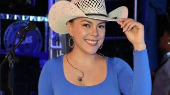 La cantante de música típica Doralis Mela apuesta todo al huevo para mantener su figura.