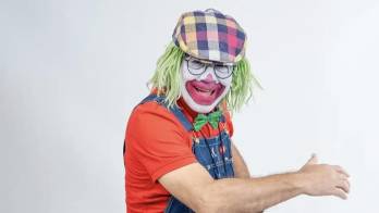 Luis Eduardo Sagel, el Pin Pin panameño, aclaró que está vivo y celebró que ya lleva un año desde que tocó la “campana de la victoria” tras superar el cáncer.