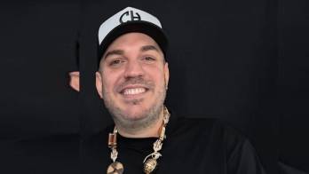 Barceló encendió las redes tras denunciar a un futbolista que le pidió un dinero prestado y ahora le sale con puros cuentos.