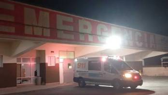 Dos de las víctimas del ataque en Cerro Batea fueron trasladadas al Hospital San Miguel Arcángel, donde una falleció.