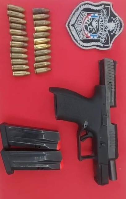 Policía decomisa 13 armas y 110 municiones en el fin de semana