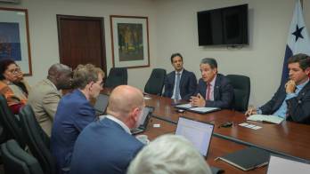 Autoridades del MICI reunida con la delegación del FMI.