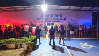 Durante los operativos se decomisaron presuntas drogas, dinero en efectivo y equipos tecnológicos.