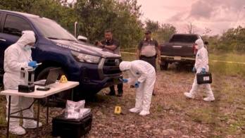 Dentro del pickup se ubicó una escopeta calibre 12 junto a dos cajas de cartuchos.