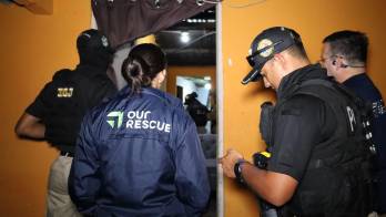 Los pagos por los servicios de explotación se realizaban mediante transferencias bancarias.