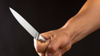 La víctima recibe ayuda psicológica y el agresor duerme tras las rejas