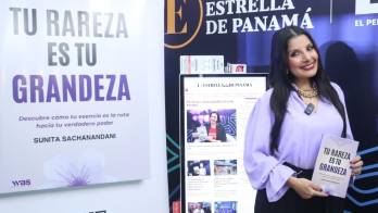 Sunita Sachanandani presentó ‘Tu rareza es tu grandeza’ y compartió detalles de su obra durante una entrevista en el stand de El Siglo y La Estrella de Panamá.