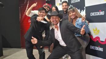 Christofer Phillips, ‘El Chiri’, durante el lanzamiento oficial de su reality ‘La Mansión del Chiri’ y parte de sy staff.