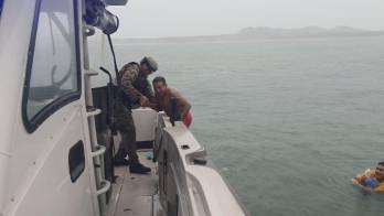 Los naufragos fueron llevados sanos y salvos a tierra firme y contaron su experiencia.