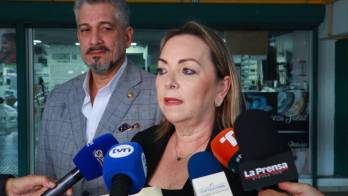 Personal del Meduca antes de presentar la denuncia ante el Ministerio Público.
