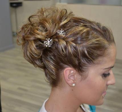 La mayoría de los estilos funcionan bien con el pelo limpio.