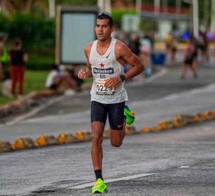 Jorge Castelblanco gana maratón internacional de Panamá