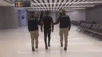 El extranjero fue devuelto.