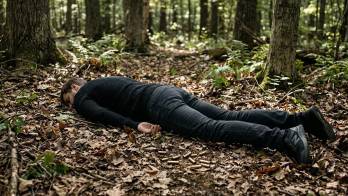 Peritos de Criminalística del Ministerio Público se adentraron en la maleza para procesar la escena