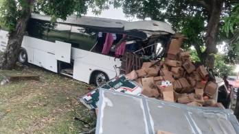Veraguas | Choque entre bus y camión deja un muerto y varios heridos