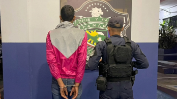 Uno de los detenidos en el distrito de San Miguelito durante allanamientos