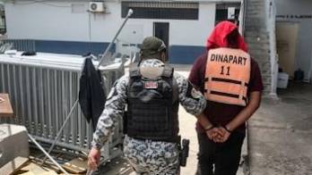 El presunto agresor, un obrero de la construcción, fue capturado por la policía y se encuentra aprehendido en el cuartel de Isla Colón