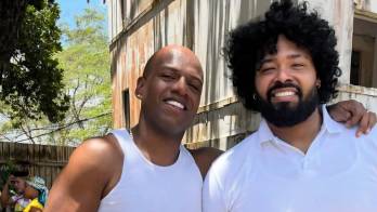 Michael Vega junto a otro de los actores que participan en la película de Elmis Castillo.