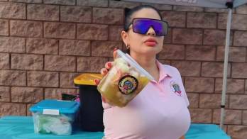 Vianeth Carrillo, “La Bibi”, anunció que hará una pausa en la venta de sus populares sous para recuperarse de una molestia en su brazo derecho.