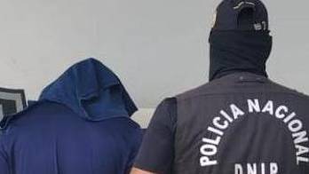 Uno de los cinco detenidos que cayeron en operativo de la Policía Nacional